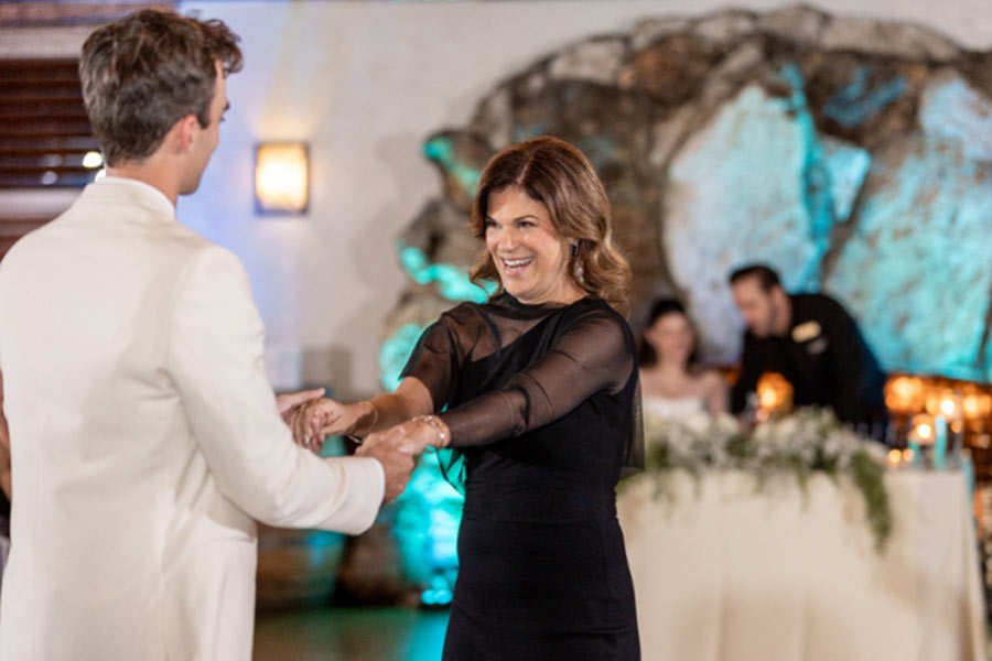 groom-dancing-with-his-mother-at-his-wedding-reception