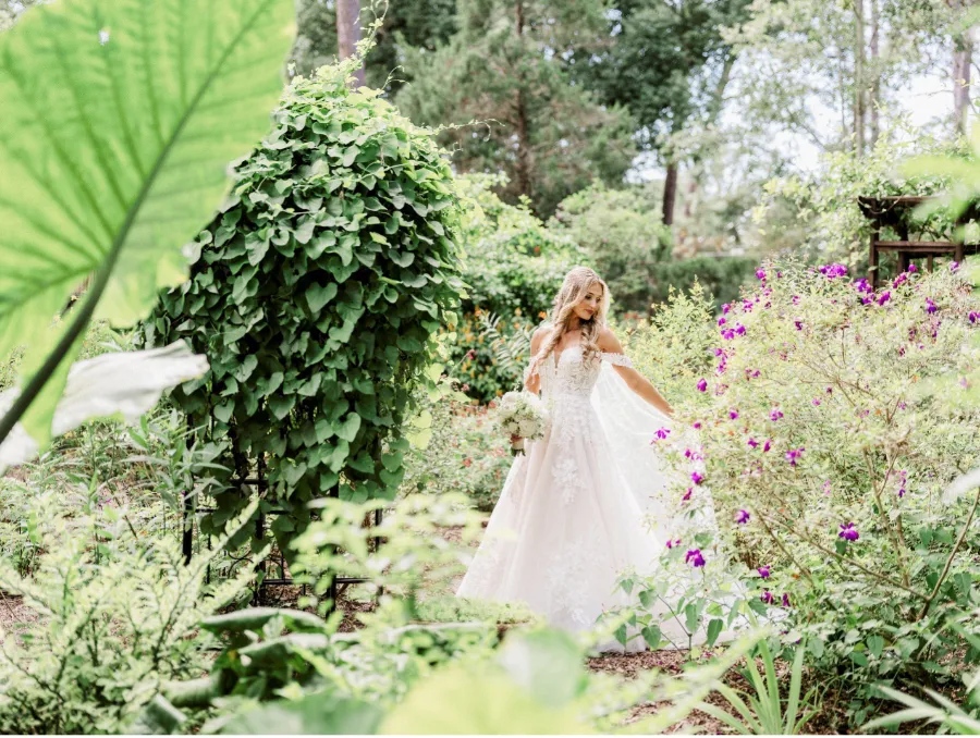 Bride posing in the gardens of the Azalea Park in Central Florida
