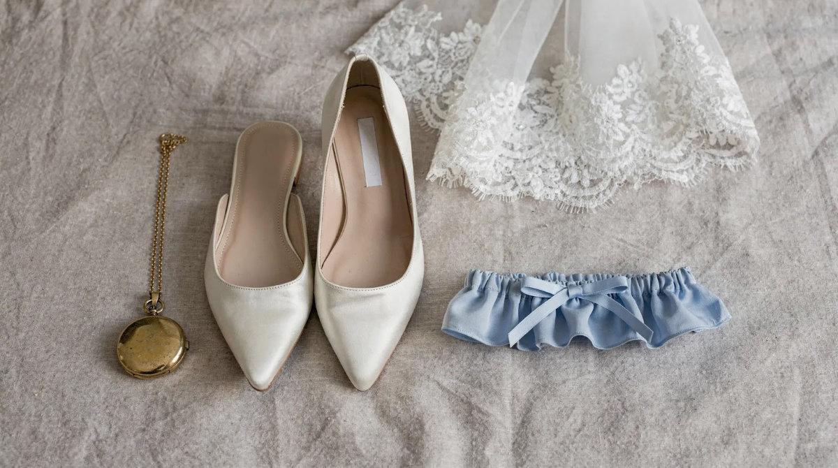 Something Old, New, Borrowed, Blue wedding attire traditions