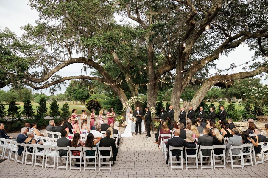 outdoor-Orlando-wedding-under-large-oak-tree-at-Historic-Dubsdread